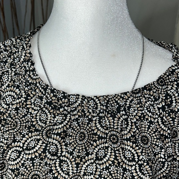 Ann Taylor Black and White Relaxed Flutter Sleeve Top - Picture 2 of 9